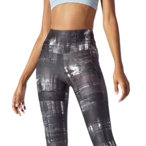 MPG Sculpt Paint Brush Stroke Capri leggings - Picture 2 of 6